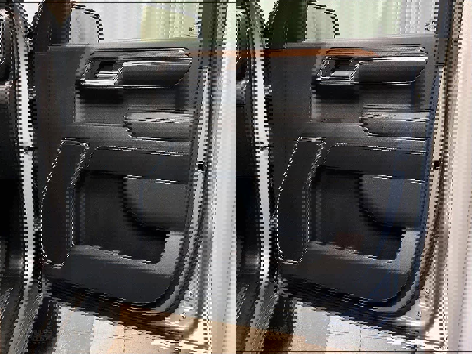 Used 2023 Chevrolet Silverado 1500 LT image 12