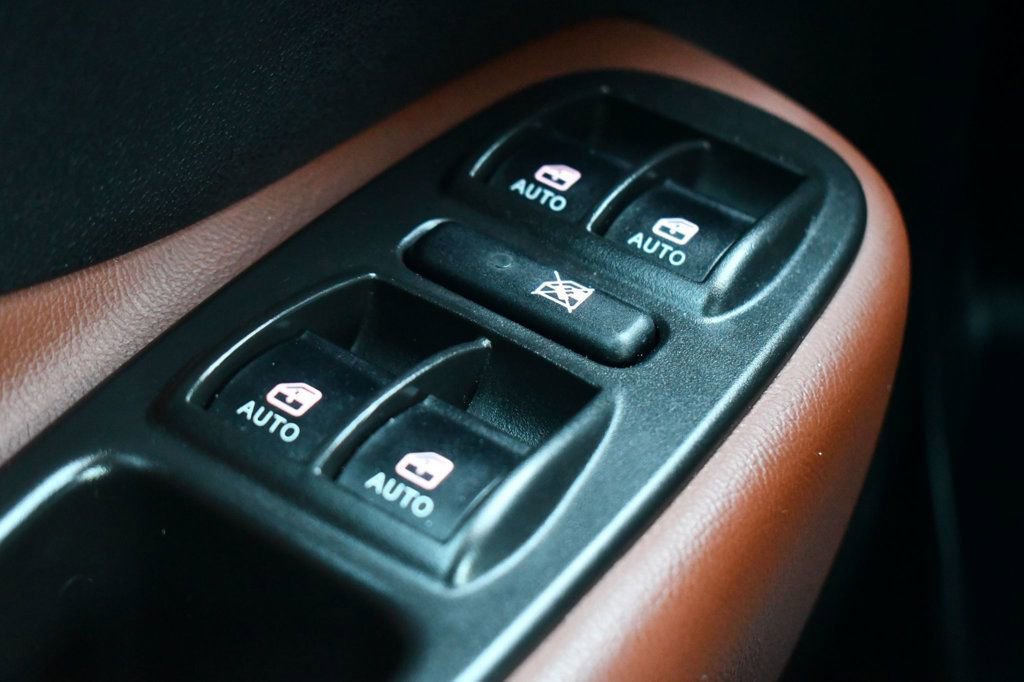 Used 2014 FIAT 500L Trekking w/ Popular Equipment Group image 39