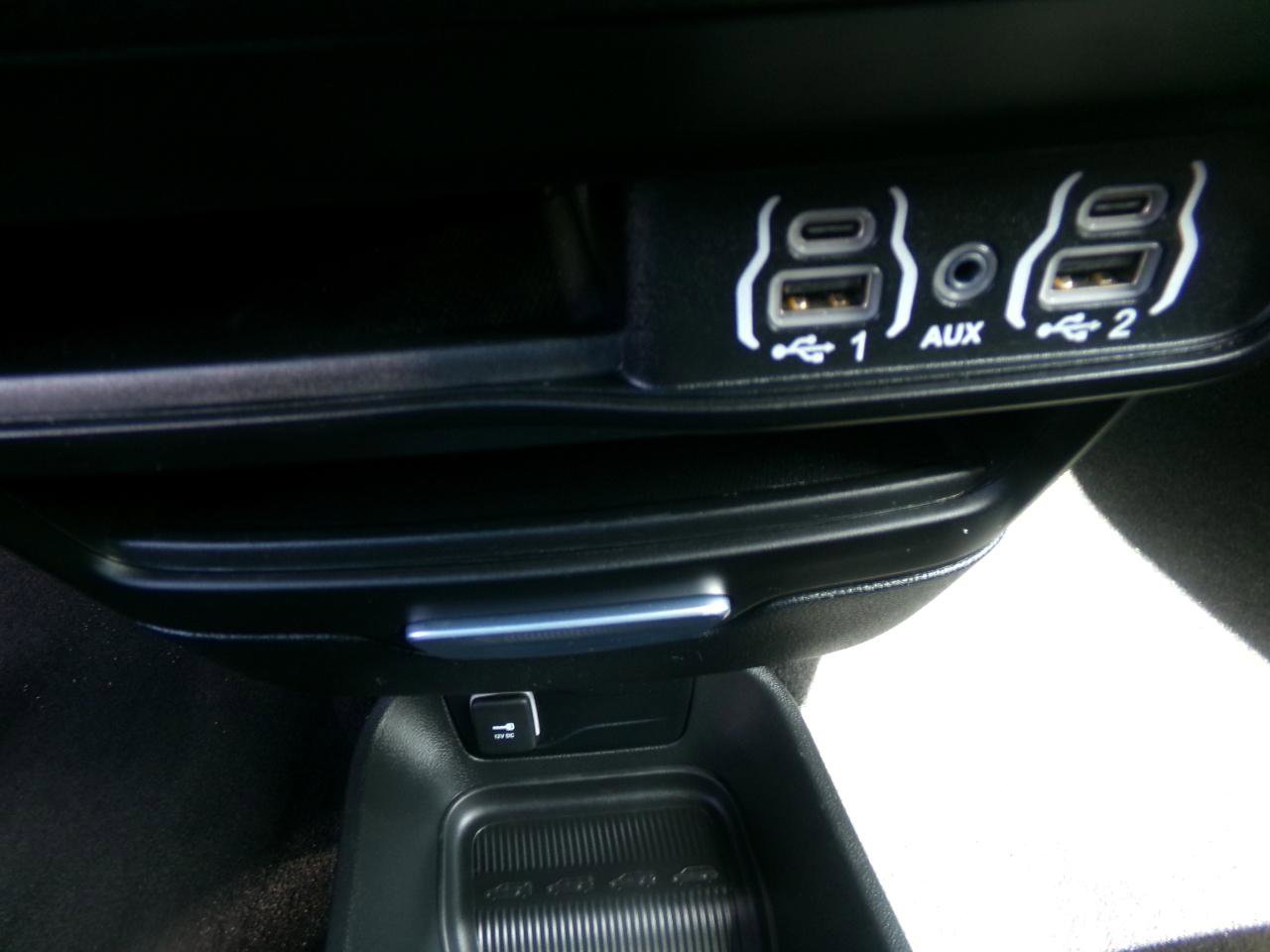 Used 2023 Chrysler Pacifica Touring FWD image 31