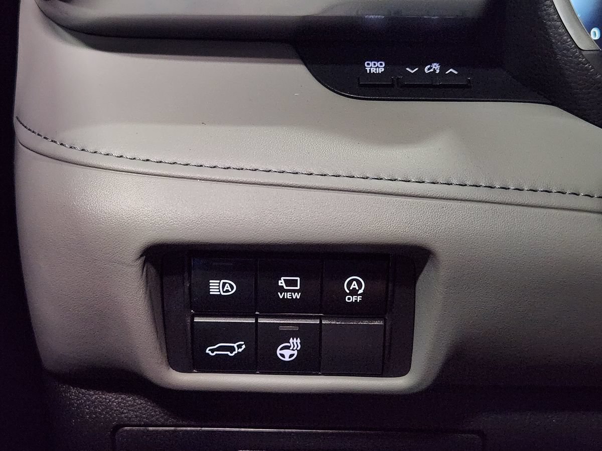 Used 2023 Toyota Highlander Platinum FWD image 41