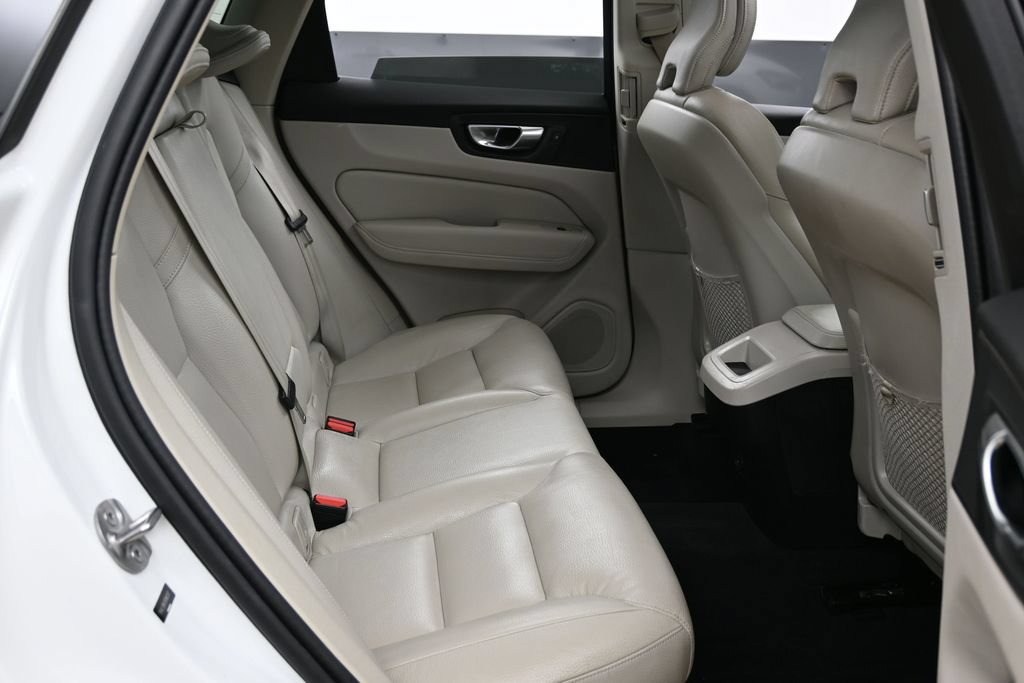 Used 2024 Volvo XC60 B5 Core w/ Protection Package Premier AWD/4WD image 17