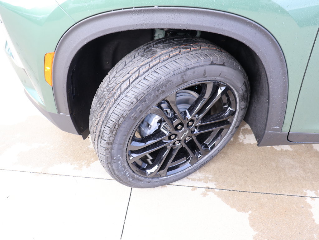 New 2027 Chevrolet Traverse LT w/ Driver Confidence Package FWD image 40
