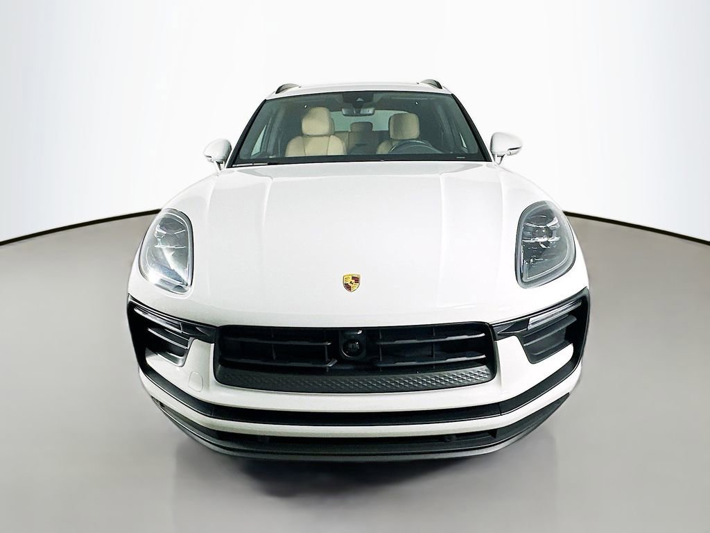Certified 2023 Porsche Macan image 6
