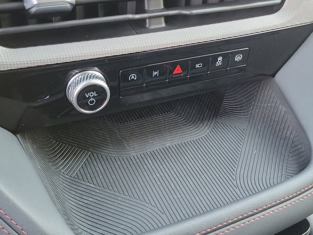 Used 2025 Ford Explorer Active w/ Active Comfort Package RWD image 10