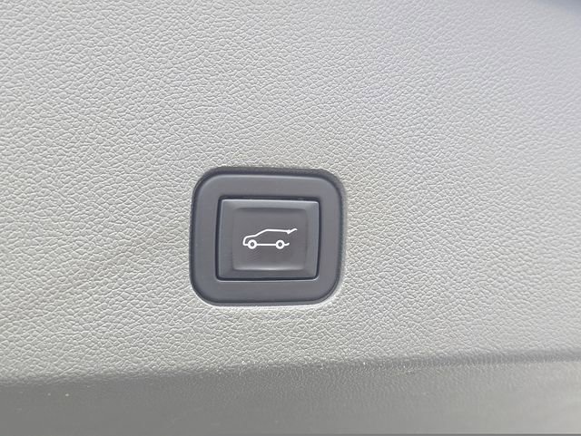 Certified 2023 Cadillac XT6 Premium Luxury w/ Technology Package FWD image 13