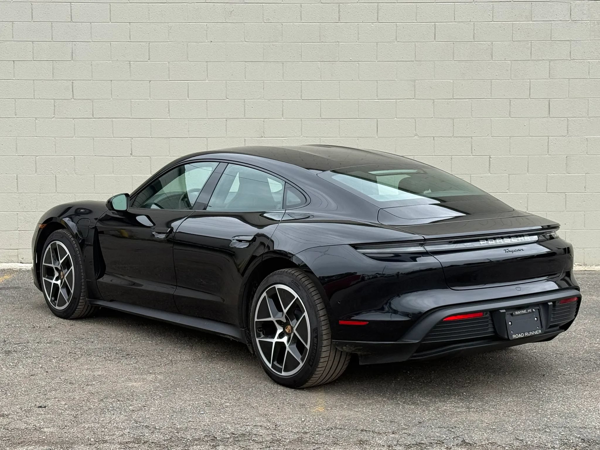 Used 2025 Porsche Taycan RWD image 8