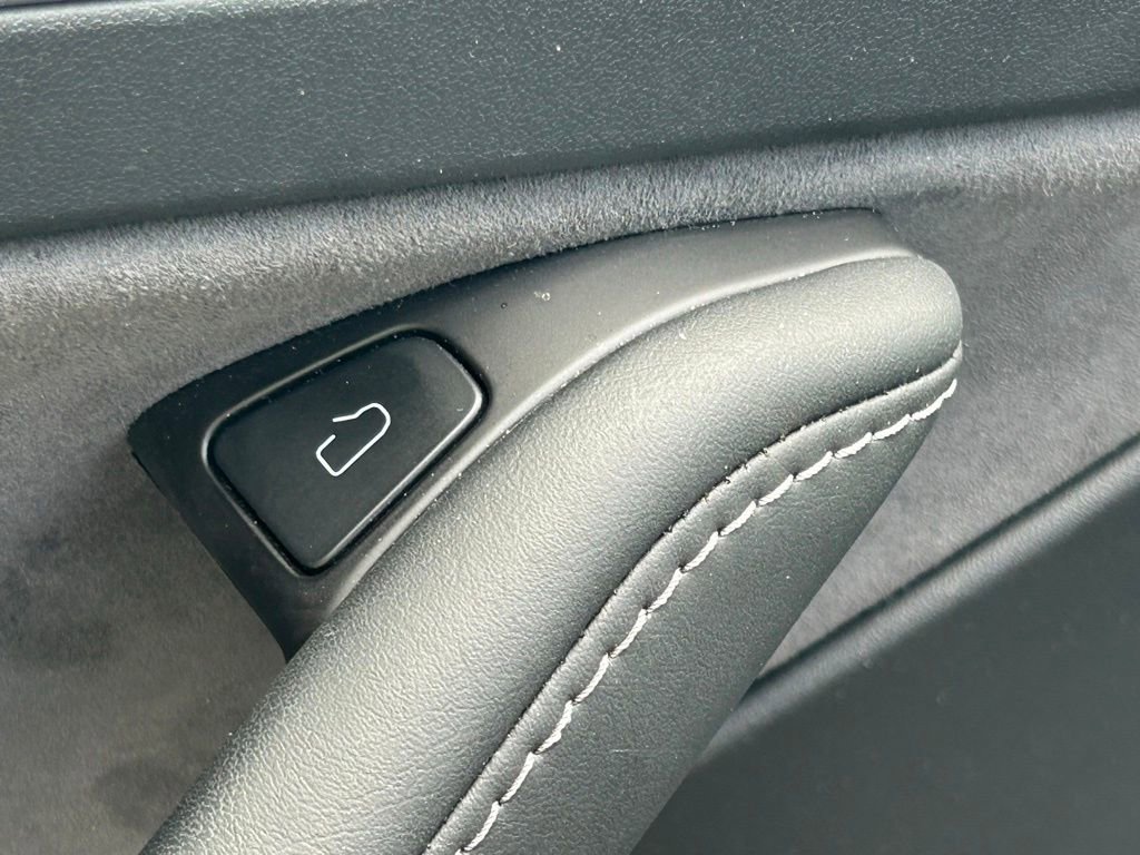 Used 2024 Tesla Model Y 2WD image 51