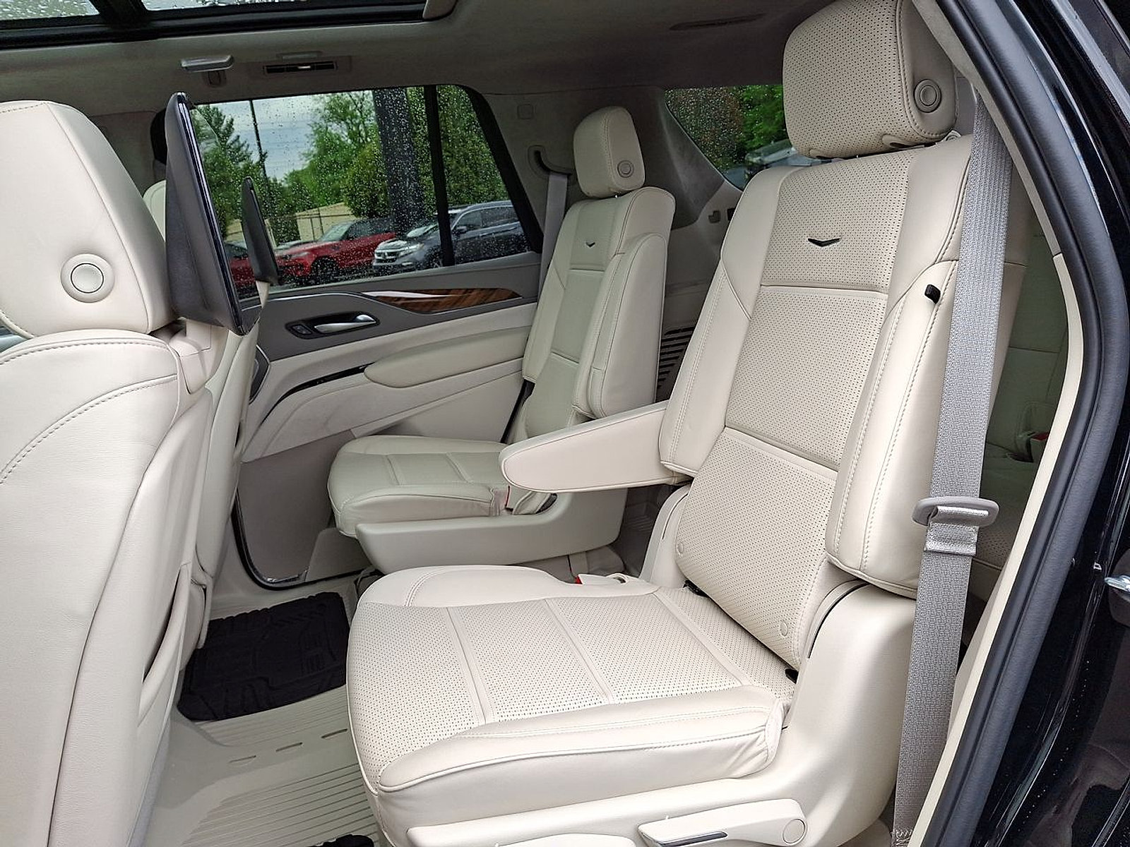 Used 2024 Cadillac Escalade Premium Luxury Platinum AWD/4WD image 28
