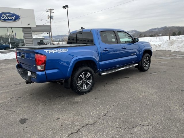 Used 2017 Toyota Tacoma TRD Sport image 4