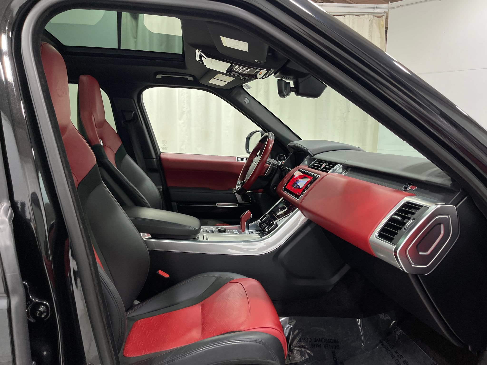 Used 2020 Land Rover Range Rover Sport SVR AWD/4WD image 32