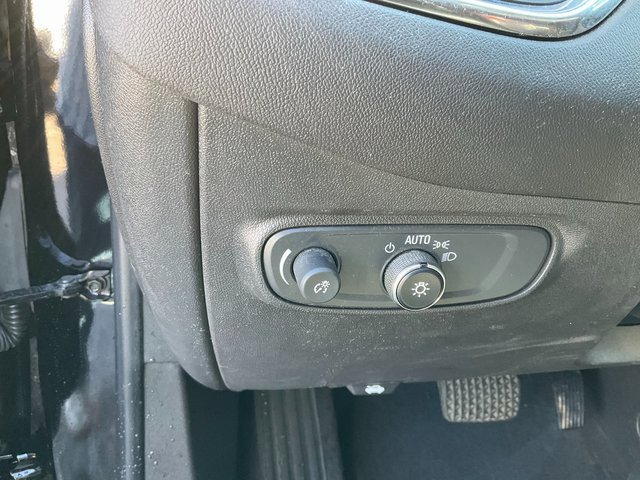 Used 2023 Chevrolet Equinox LT image 9