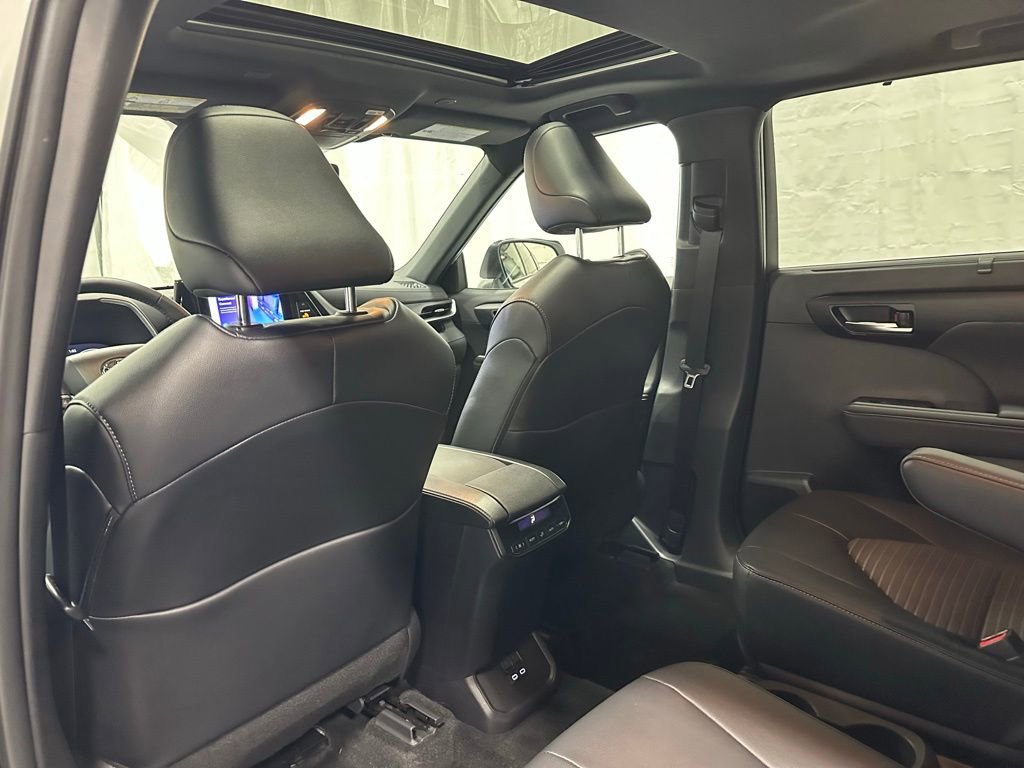 Used 2025 Toyota Highlander XSE image 48