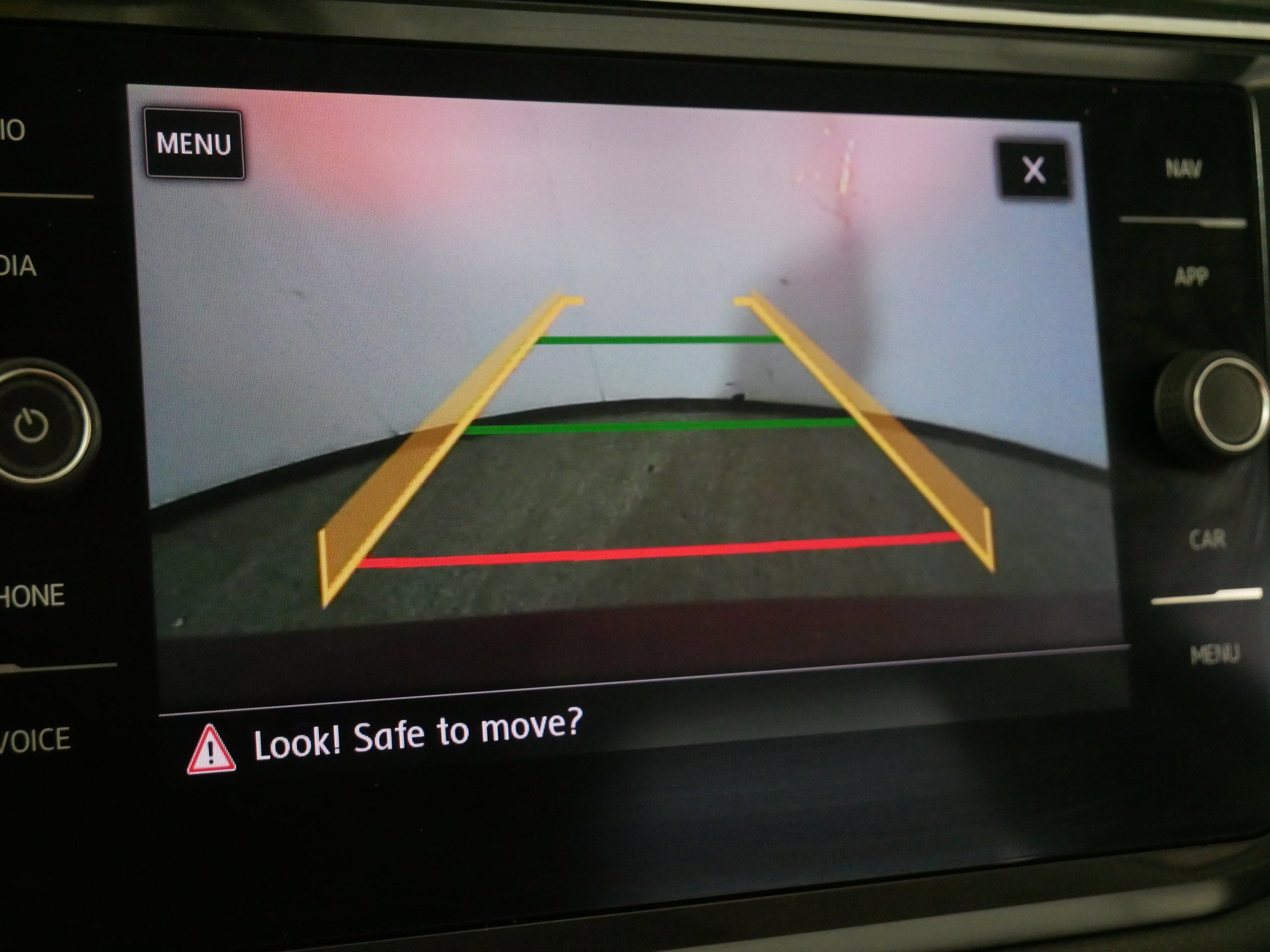 Used 2018 Volkswagen Tiguan SEL image 33