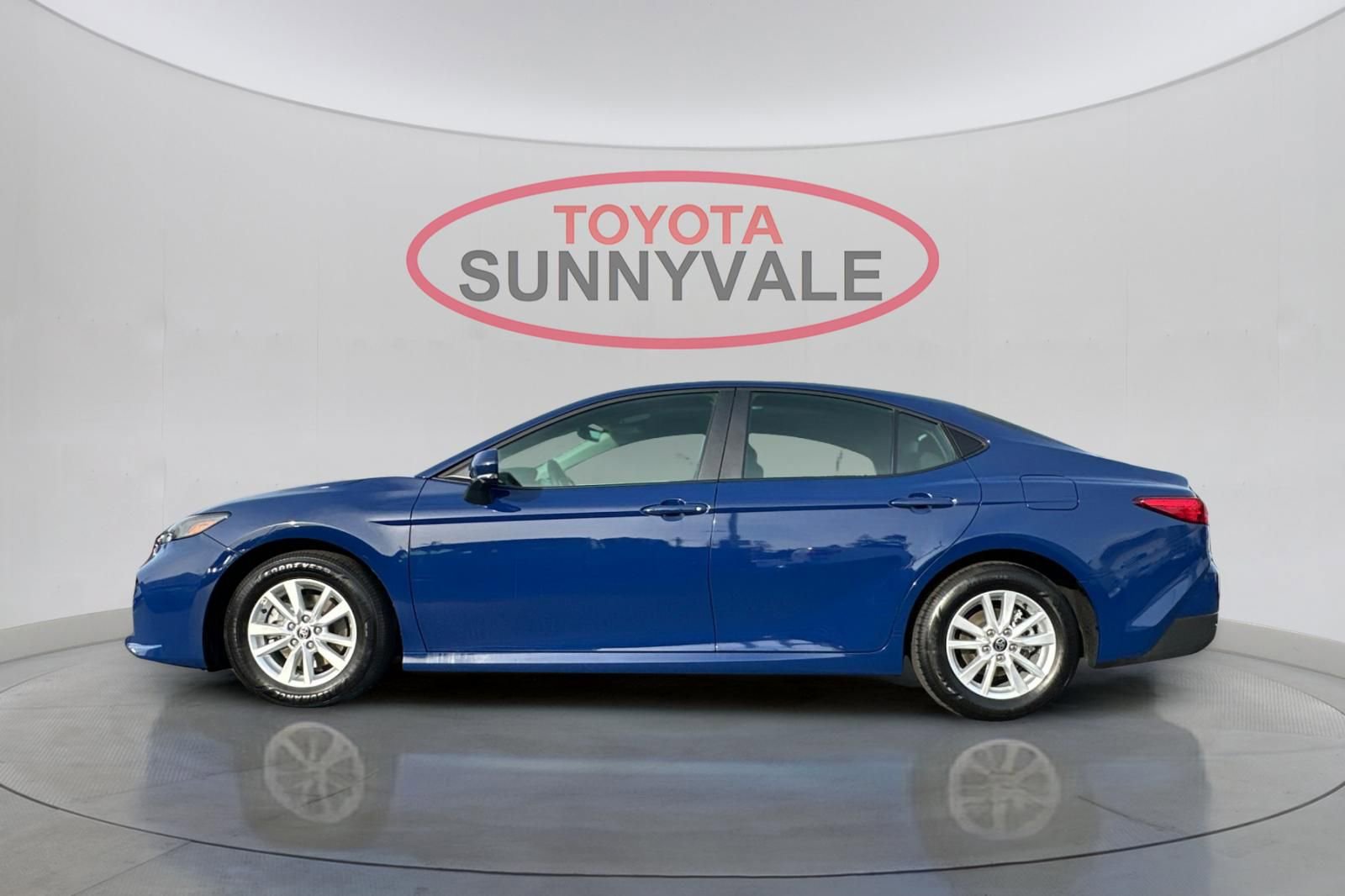 Used 2026 Toyota Camry LE w/ Convenience Package image 5