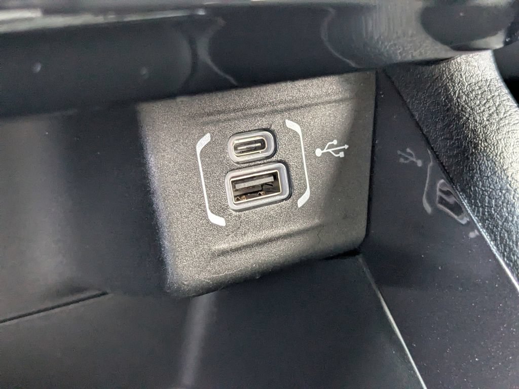 Used 2025 Jeep Compass Latitude w/ Convenience Group AWD/4WD image 23