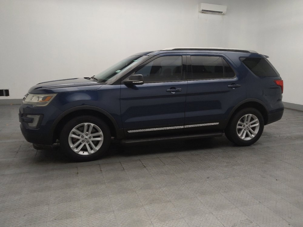 Used 2017 Ford Explorer XLT w/ Equipment Group 201A FWD image 2