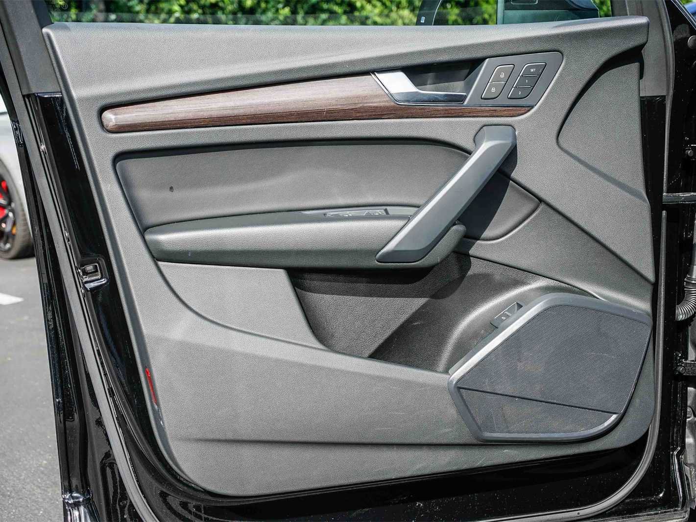 Used 2023 Audi Q5 2.0T Premium w/ Convenience Package image 19