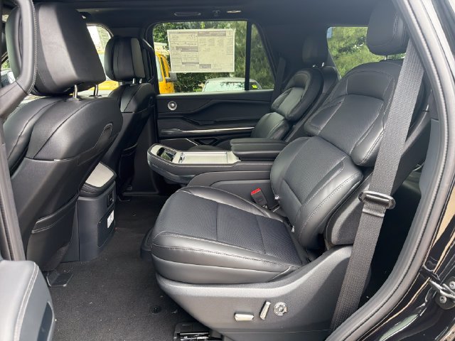 New 2026 Lincoln Navigator Reserve w/ Jet Appearance Package AWD/4WD image 15