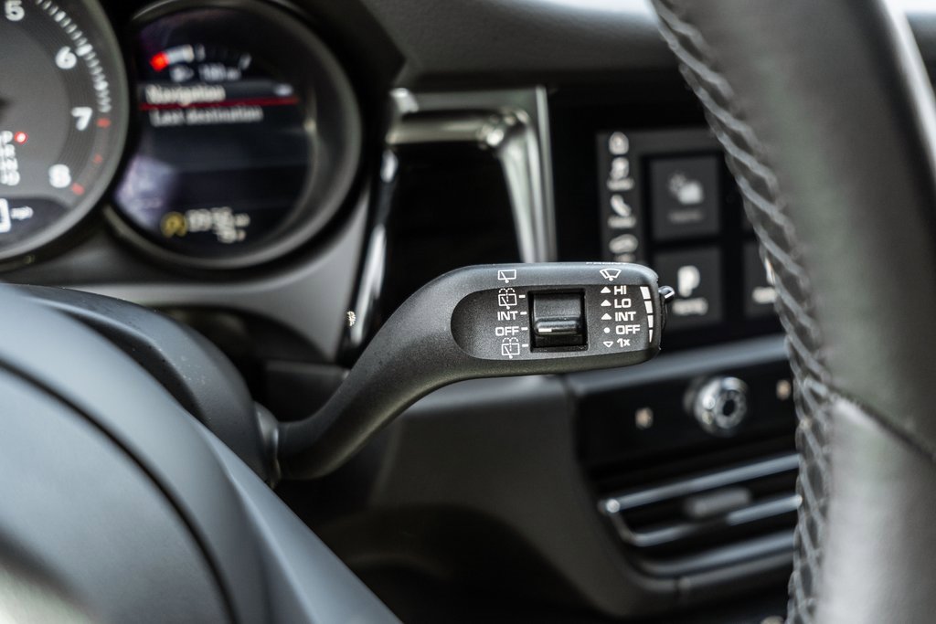 Used 2023 Porsche Macan image 27