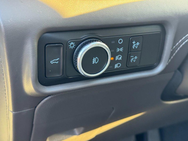 Used 2023 Ford Explorer Platinum w/ Technology Package AWD/4WD image 18