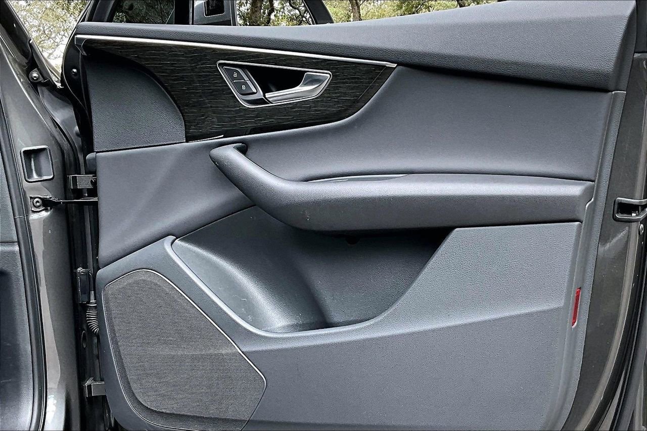 Used 2020 Audi Q7 2.0T Premium w/ Convenience Package image 25