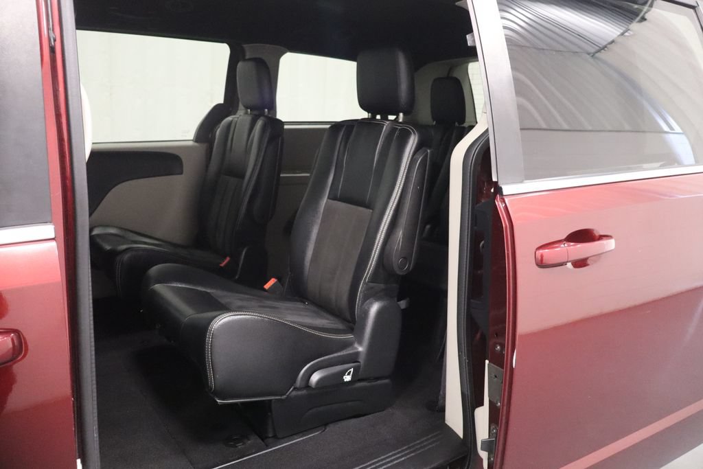 Certified 2019 Dodge Grand Caravan SXT FWD image 12