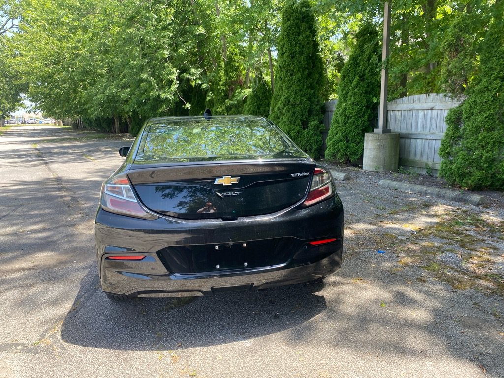 Used 2017 Chevrolet Volt LT w/ Comfort Package FWD image 4