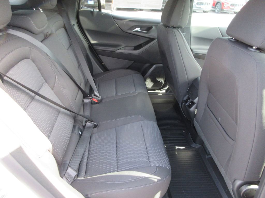 New 2026 Chevrolet Equinox LT w/ LPO, Floor Liner Package AWD/4WD image 17