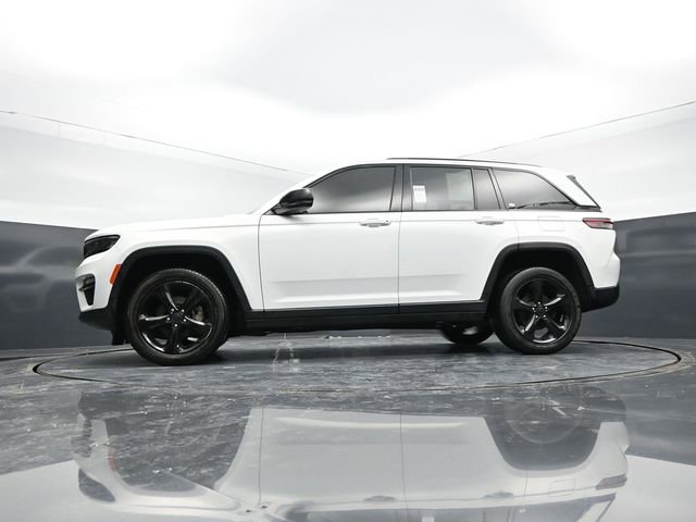 Used 2023 Jeep Grand Cherokee Limited w/ Black Appearance Package image 45