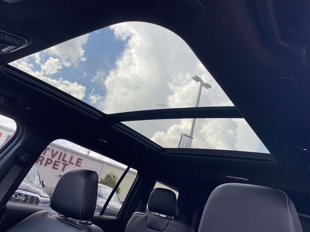 New 2026 Jeep Grand Cherokee L Limited w/ Limited Altitude Package RWD image 16