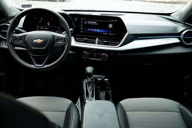 Used 2025 Chevrolet Trax LT image 26