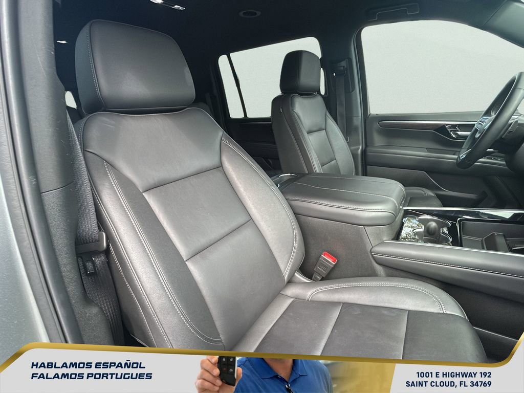 Used 2025 Chevrolet Suburban Z71 image 37
