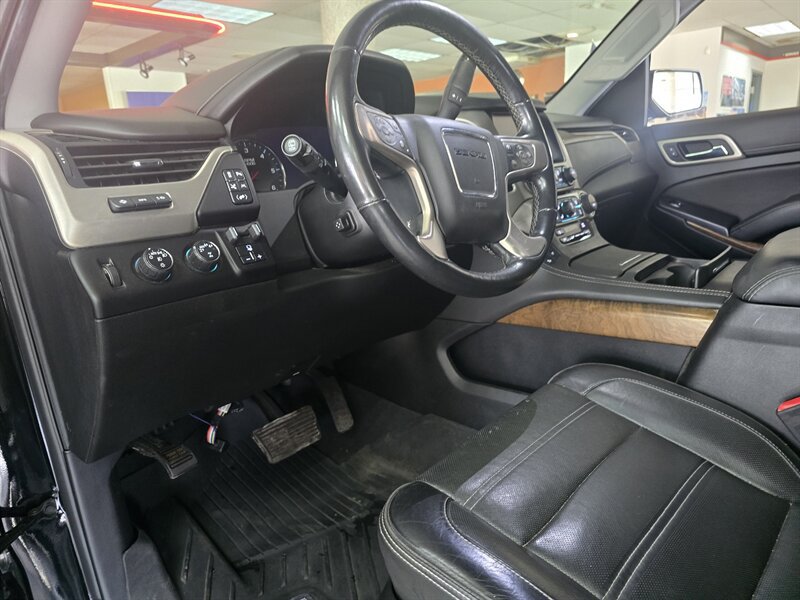 Used 2019 GMC Yukon Denali w/ Denali Ultimate Package AWD/4WD image 9