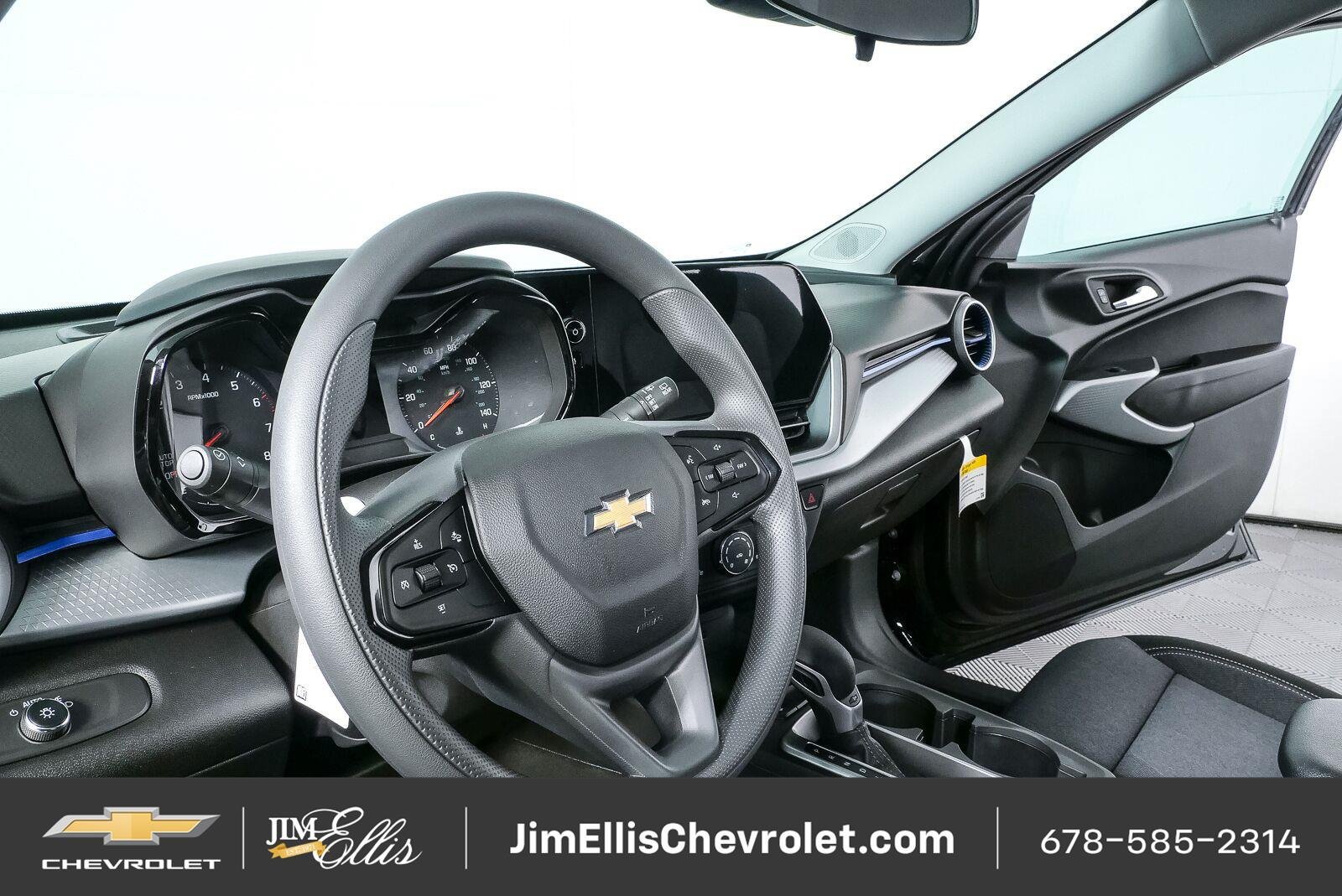 New 2026 Chevrolet Trax LS w/ LS Convenience Package FWD image 4