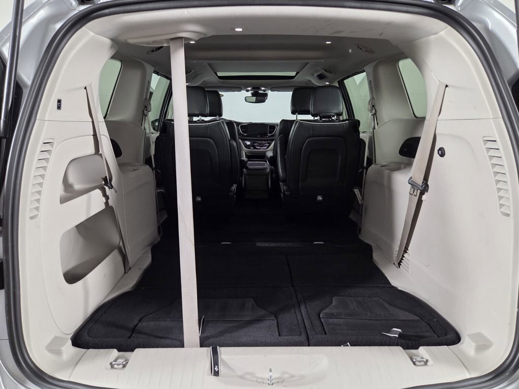 Certified 2024 Chrysler Pacifica Limited image 23