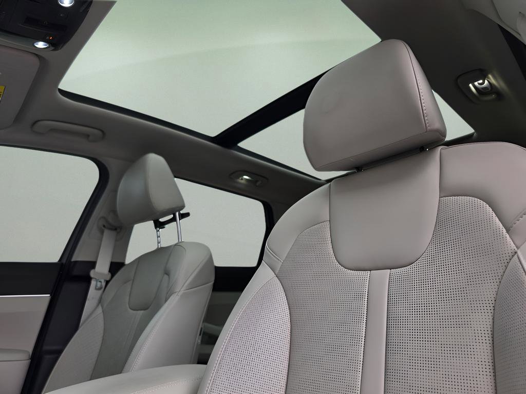 Used 2025 Kia Sorento EX w/ Panoramic Sunroof Package FWD image 21