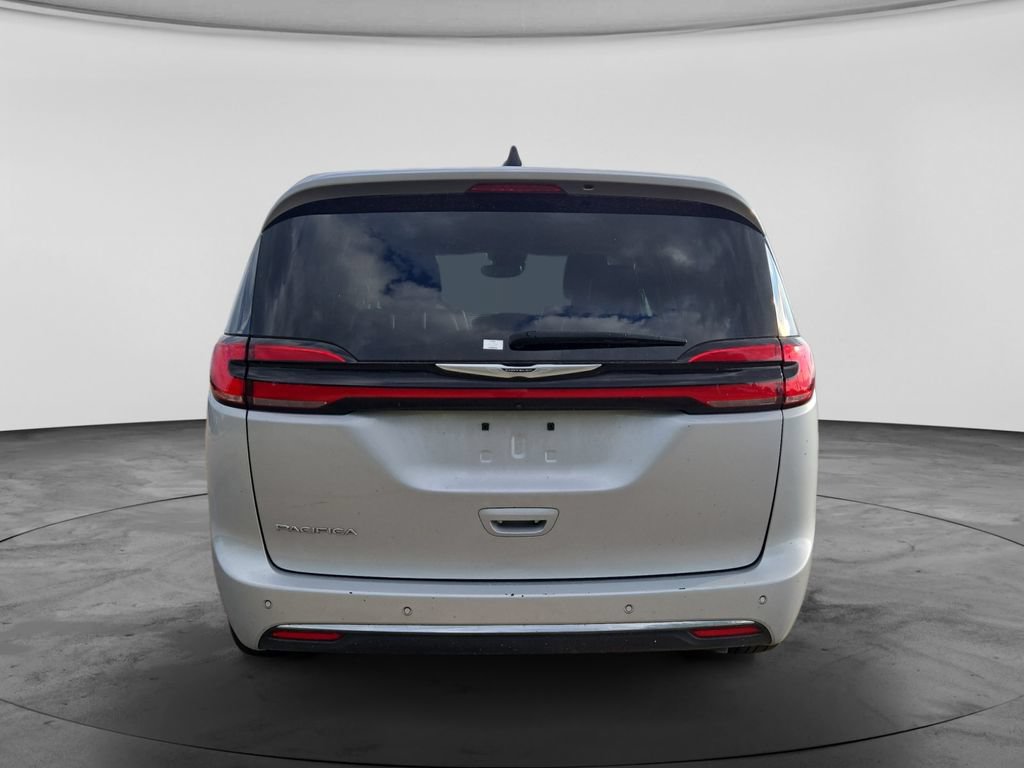 Used 2023 Chrysler Pacifica Touring-L FWD image 8
