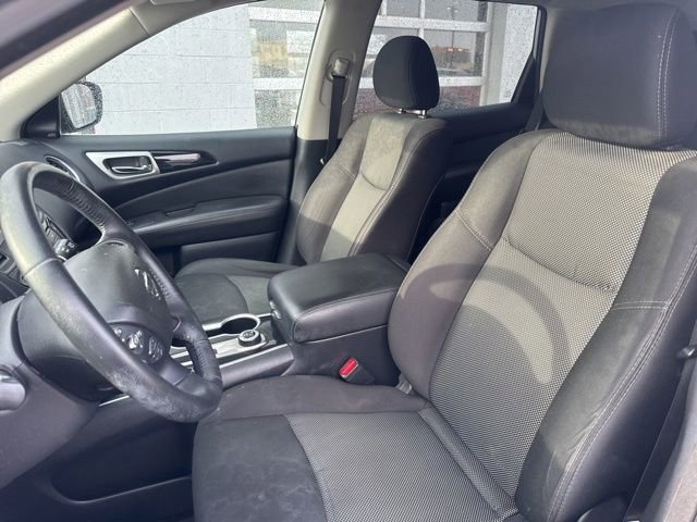 Used 2020 Nissan Pathfinder SV w/ Cargo Package image 10