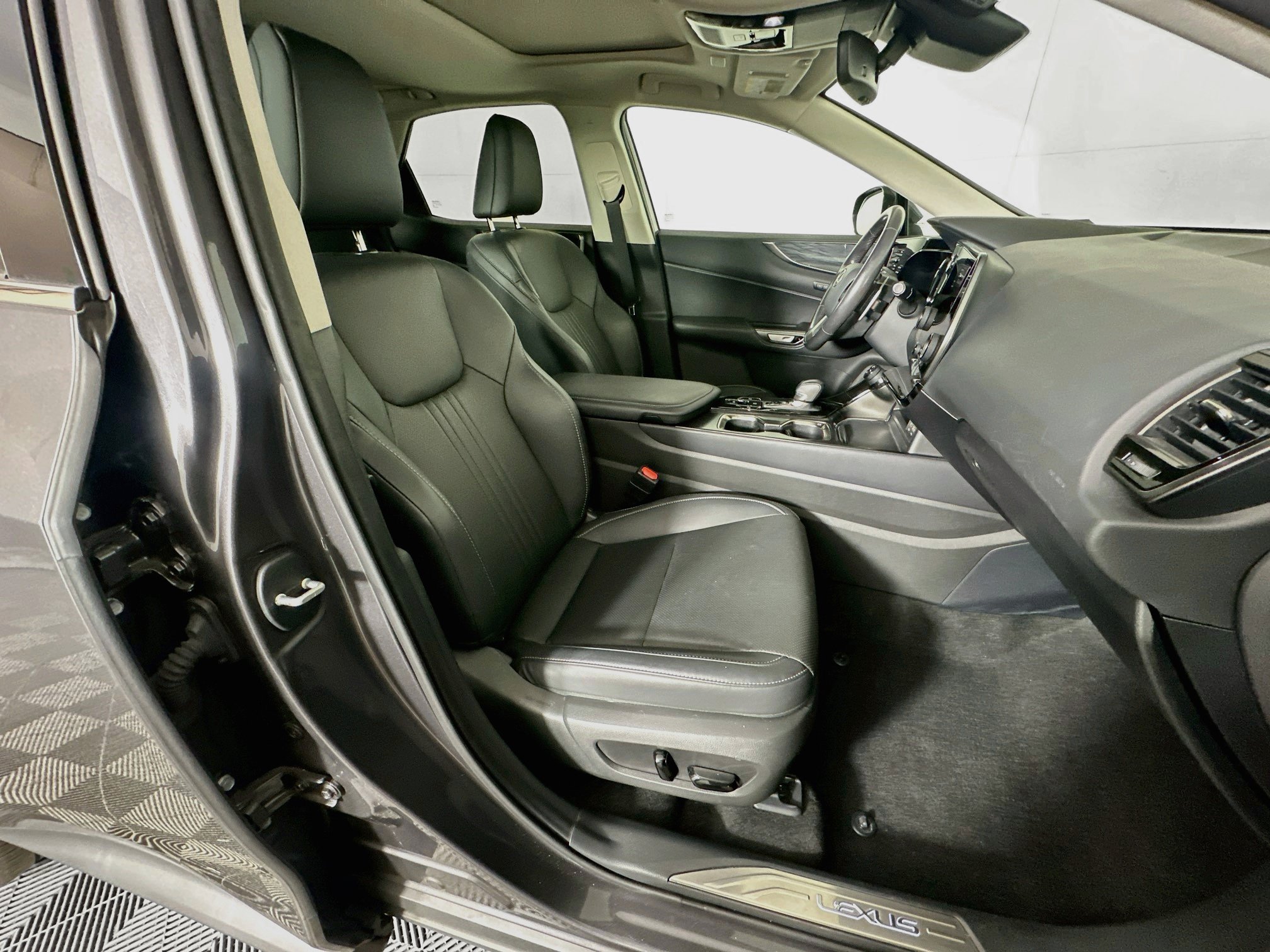 Used 2025 Lexus NX 250 FWD w/ Premium Package image 32
