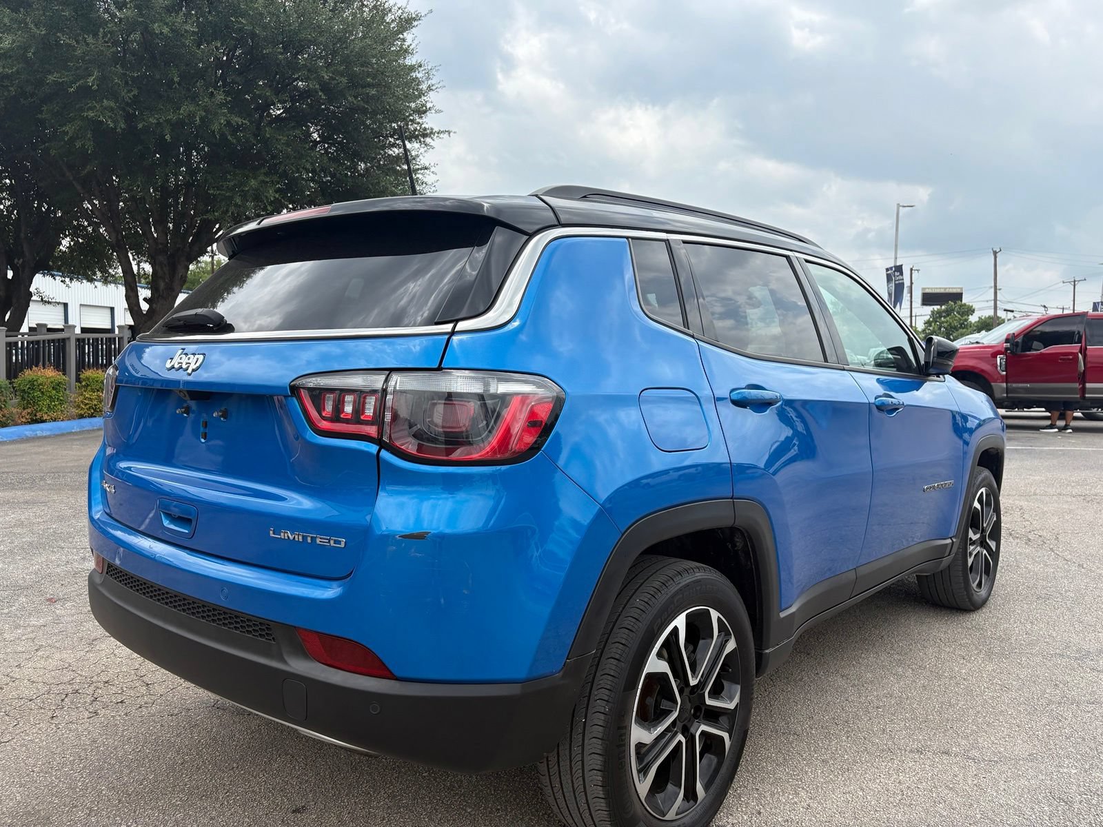 Used 2023 Jeep Compass Limited AWD/4WD image 5