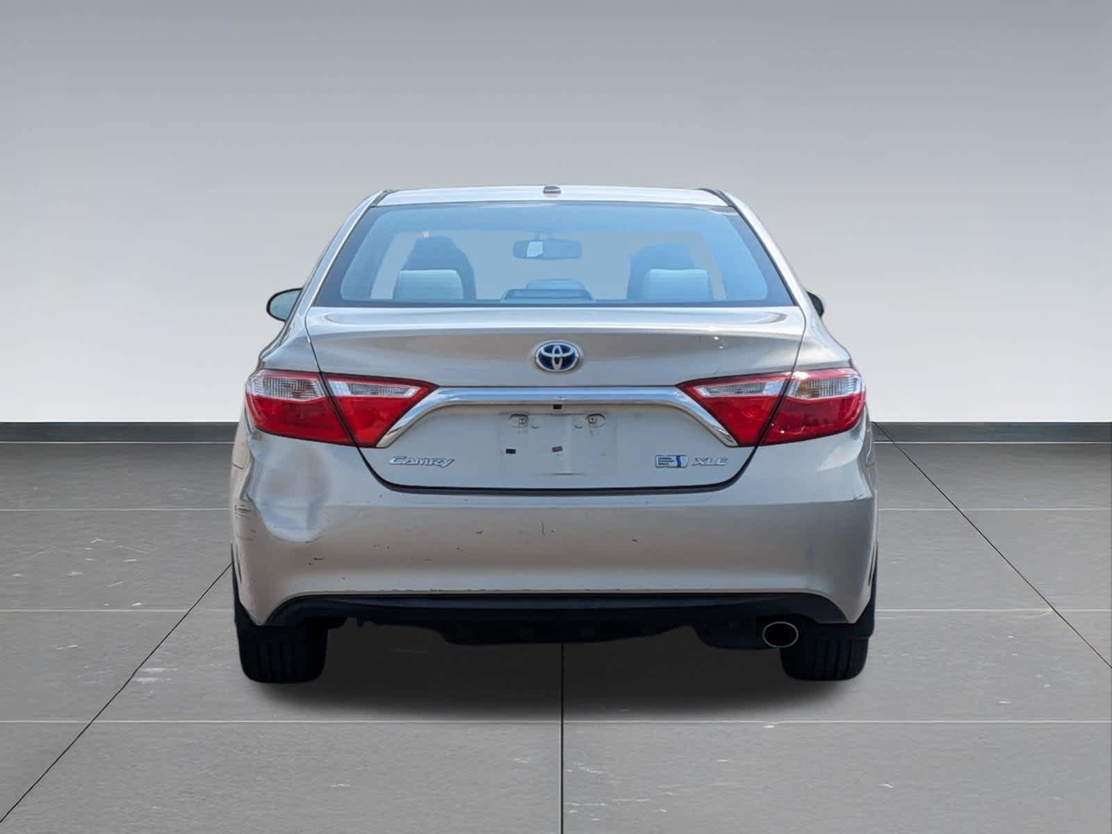 Used 2015 Toyota Camry XLE w/ Moonroof Package FWD image 3