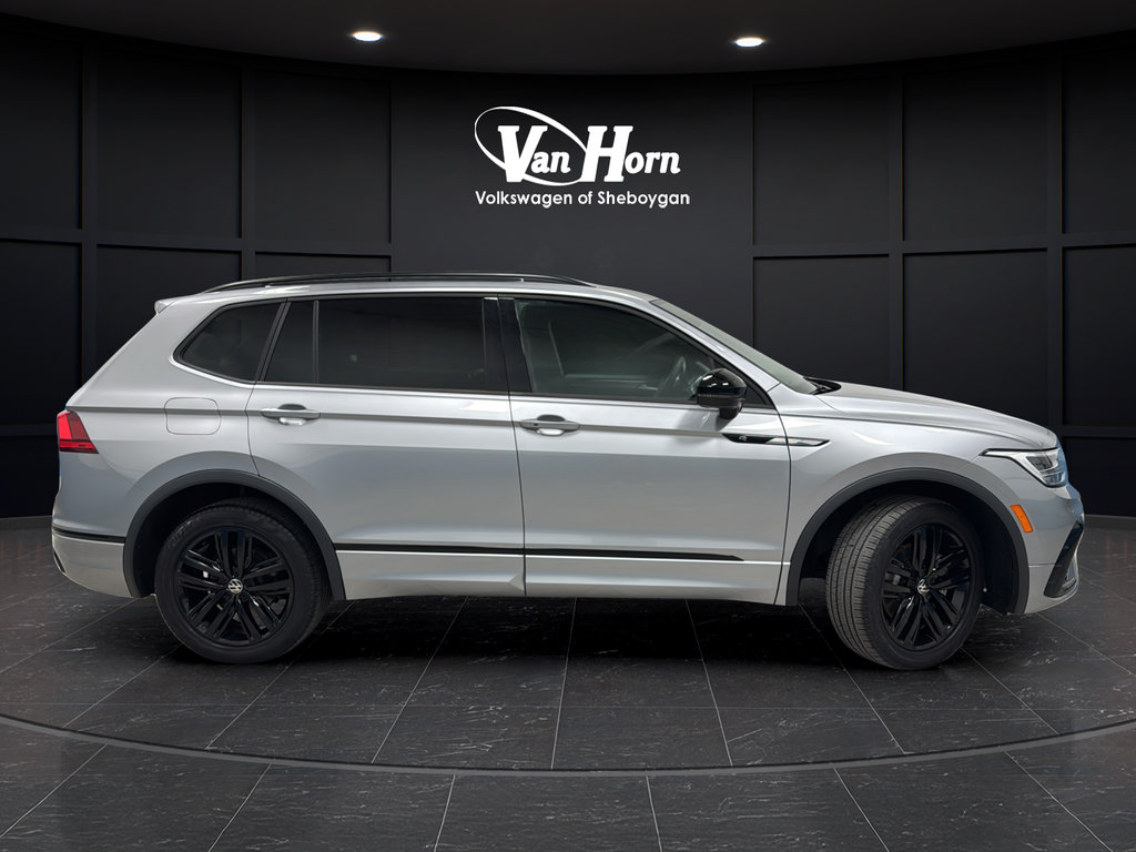Used 2022 Volkswagen Tiguan SE R-Line AWD/4WD image 2