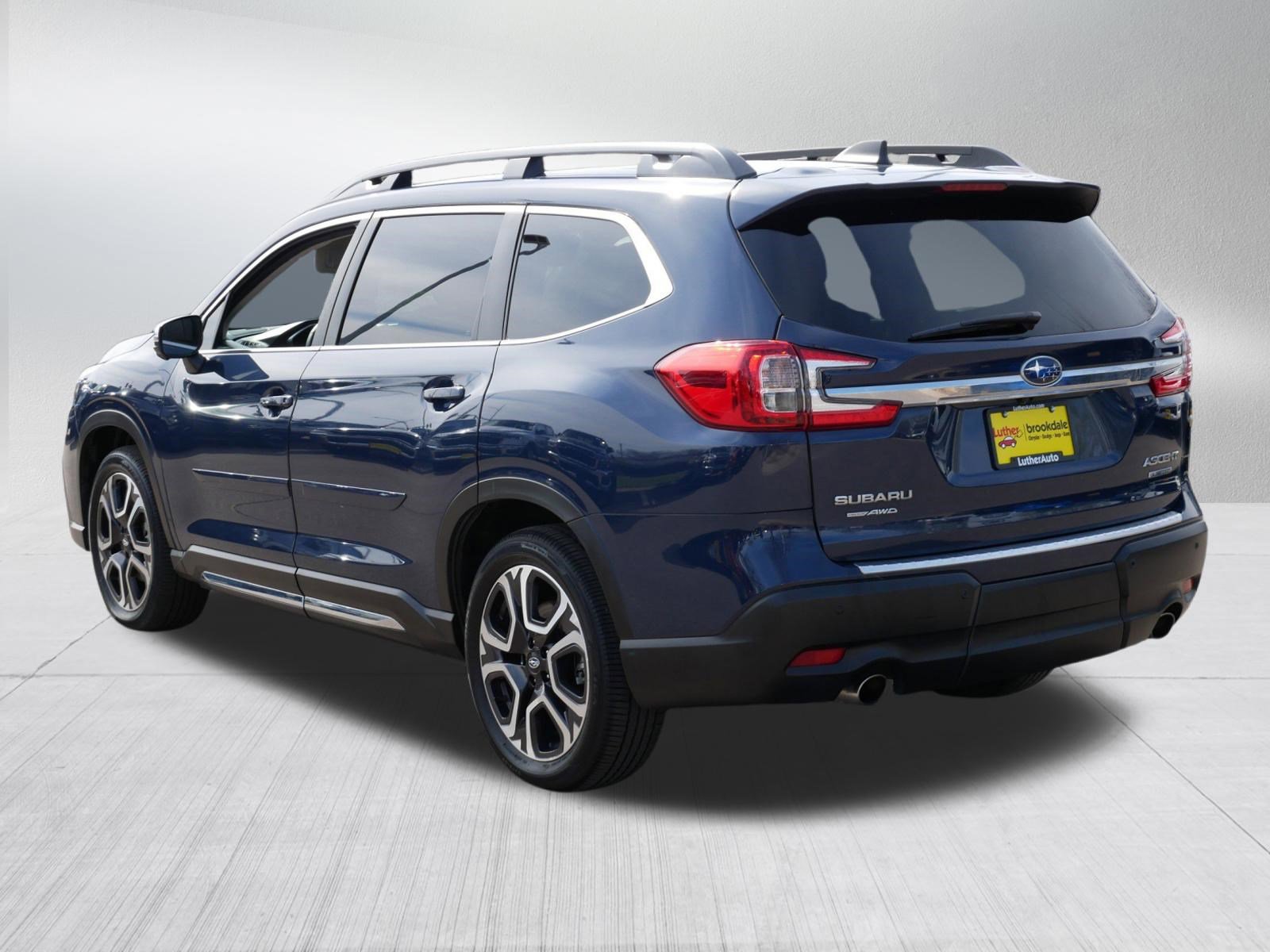 Used 2023 Subaru Ascent Limited w/ Technology Package AWD/4WD image 5
