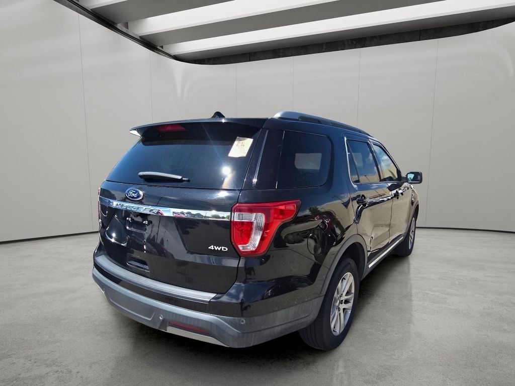 Used 2019 Ford Explorer XLT w/ Equipment Group 202A AWD/4WD image 10