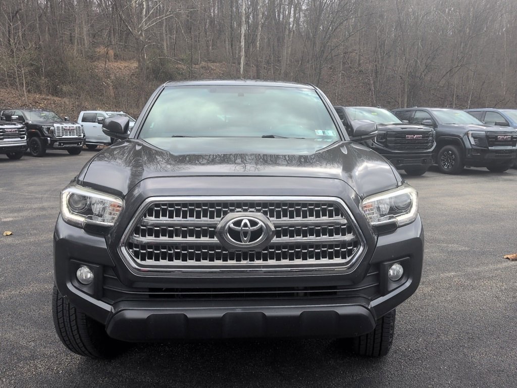Used 2017 Toyota Tacoma TRD Off-Road image 8
