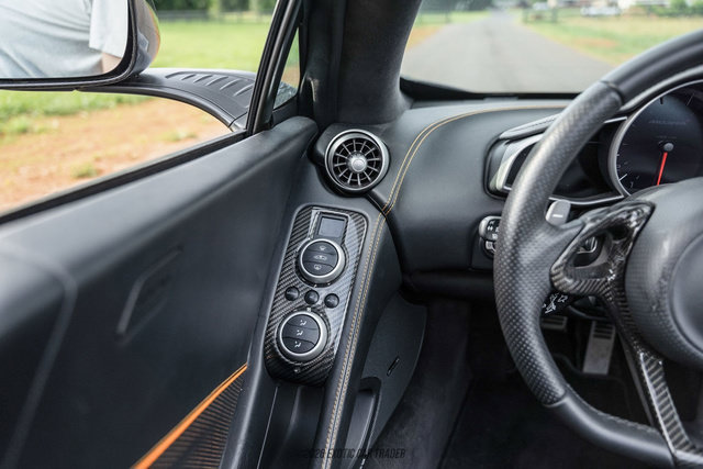 Used 2013 McLaren MP4-12C Spider RWD image 60