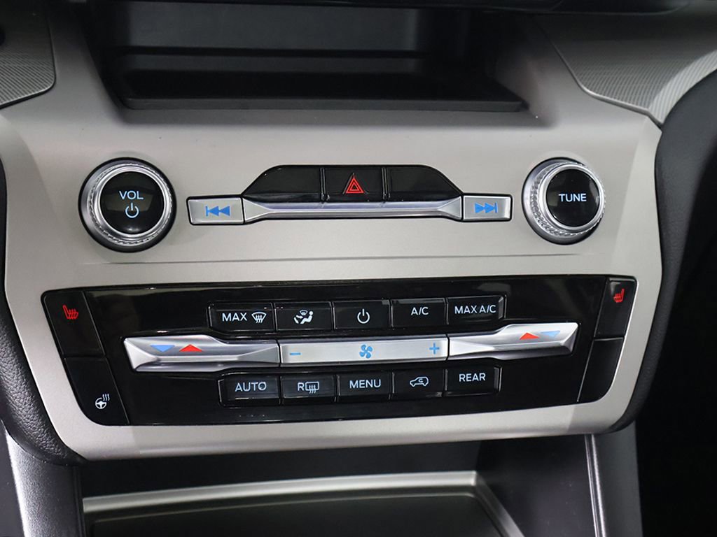 Used 2022 Ford Explorer XLT w/ Equipment Group 202A AWD/4WD image 45
