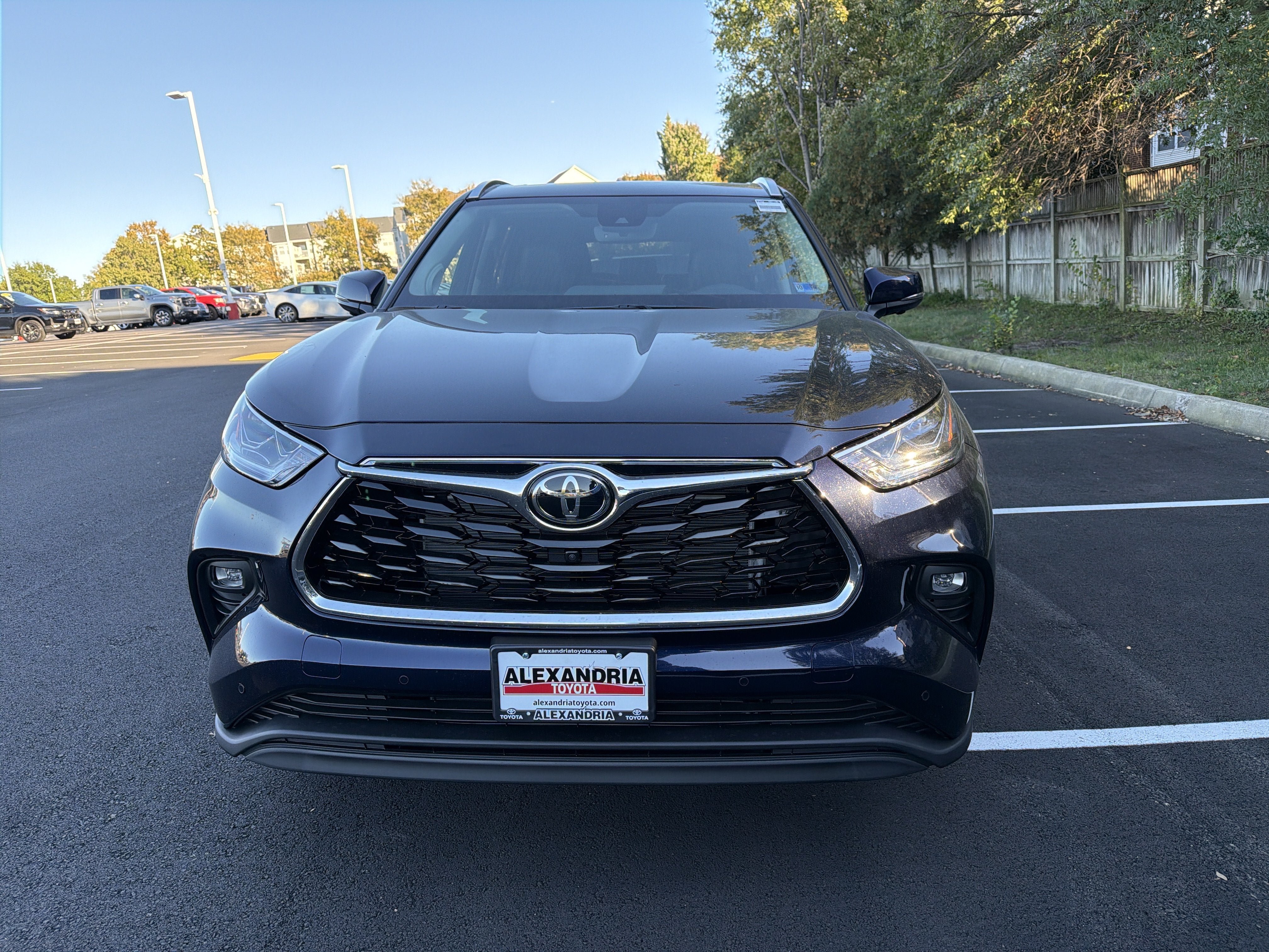 New 2026 Toyota Highlander AWD image 2