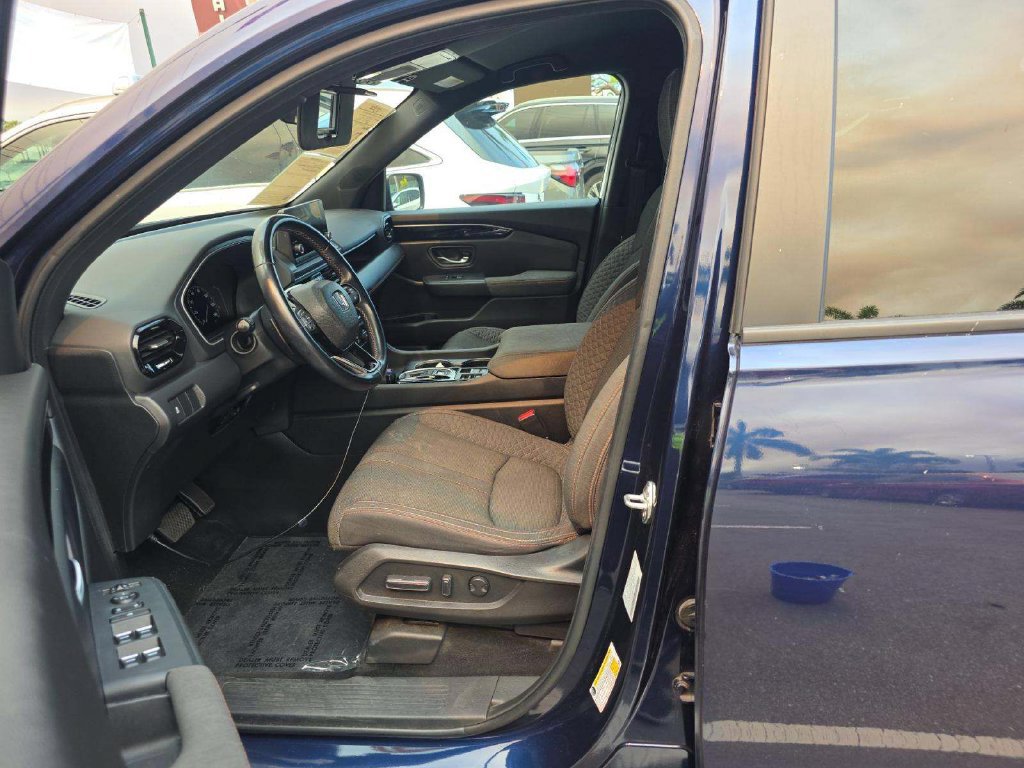 Used 2023 Honda Pilot Sport image 4