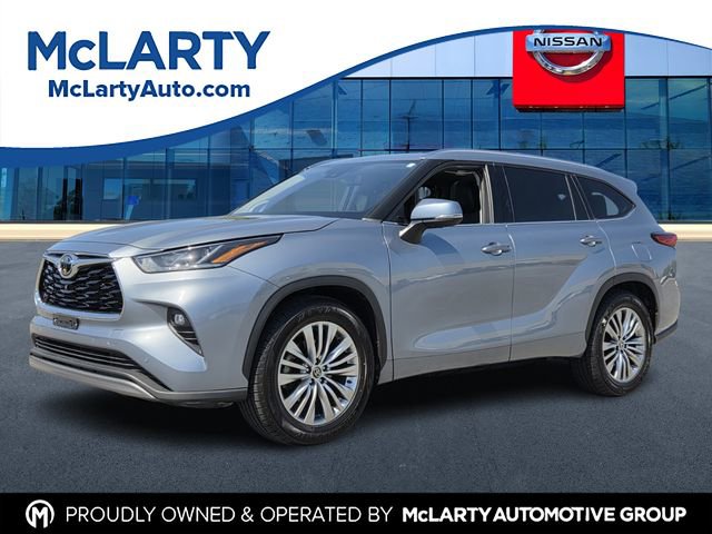 Used 2023 Toyota Highlander Platinum image 1